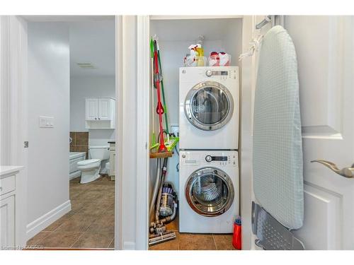 1005-360 Pearl Street, Burlington, ON - Indoor Photo Showing Laundry Room