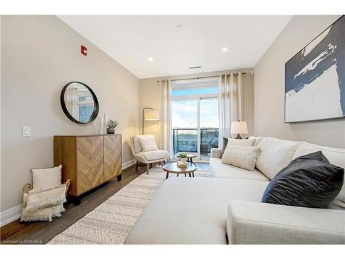 119-830 Megson Terrace, Milton, ON - Indoor Photo Showing Living Room