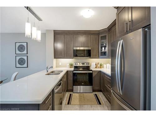 119-830 Megson Terrace, Milton, ON - Indoor Photo Showing Kitchen With Double Sink With Upgraded Kitchen