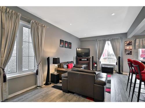 90 Palacebeach Trail, Stoney Creek, ON - Indoor Photo Showing Living Room