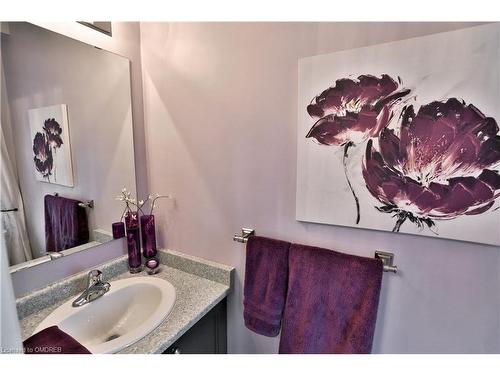 90 Palacebeach Trail, Stoney Creek, ON - Indoor Photo Showing Bathroom