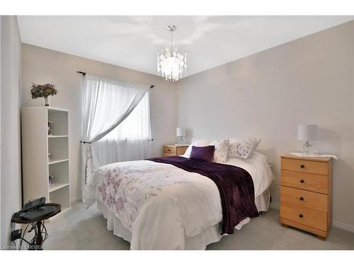 90 Palacebeach Trail, Stoney Creek, ON - Indoor Photo Showing Bedroom