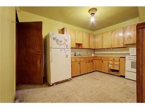 10 Comet Avenue, Hamilton, ON - Indoor Photo Showing Kitchen