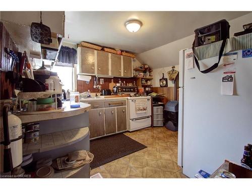 10 Comet Avenue, Hamilton, ON - Indoor Photo Showing Kitchen