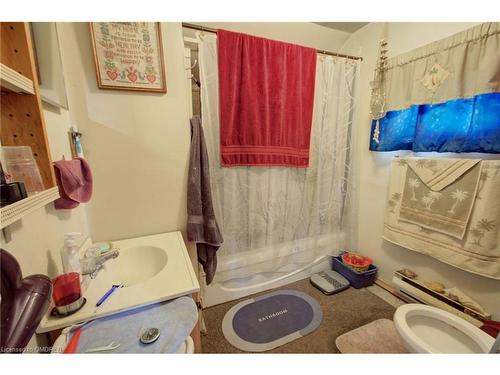 10 Comet Avenue, Hamilton, ON - Indoor Photo Showing Bathroom