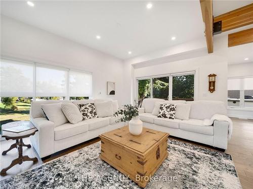 3963 Hilltop Road, Ramara, ON - Indoor Photo Showing Living Room