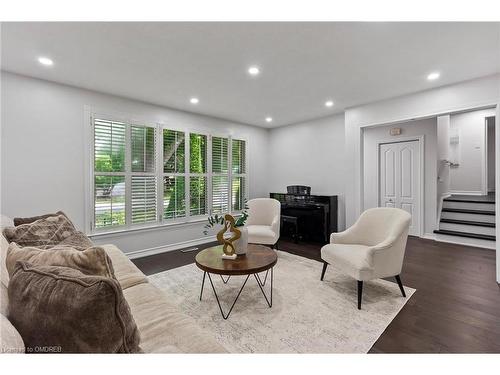 440 Sunset Drive, Oakville, ON - Indoor Photo Showing Living Room