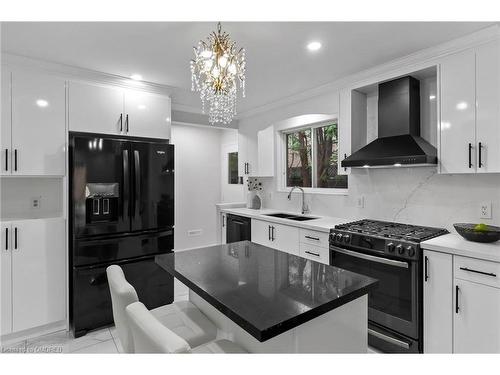 440 Sunset Drive, Oakville, ON - Indoor Photo Showing Kitchen With Double Sink With Upgraded Kitchen