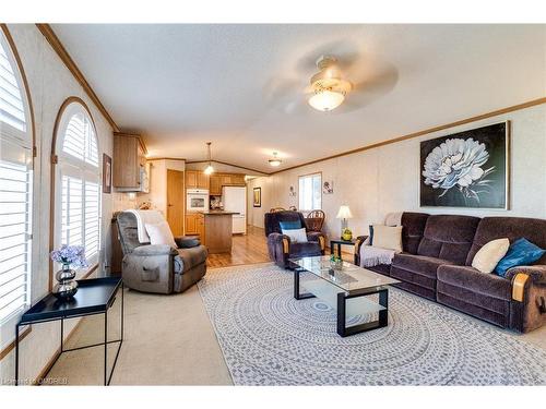 23 Olympia Avenue Pvt Avenue, Puslinch, ON - Indoor Photo Showing Living Room