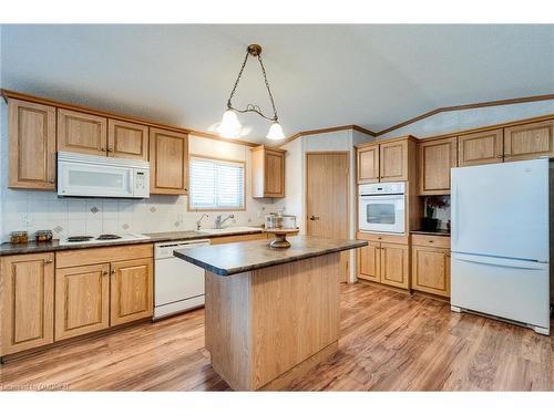 23 Olympia Avenue Pvt Avenue, Puslinch, ON - Indoor Photo Showing Kitchen