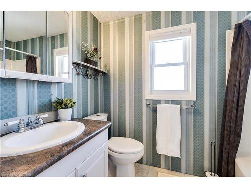 23 Olympia Avenue Pvt Avenue, Puslinch, ON - Indoor Photo Showing Bathroom