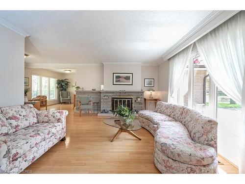 141 Woodhaven Park Drive, Oakville, ON - Indoor Photo Showing Living Room