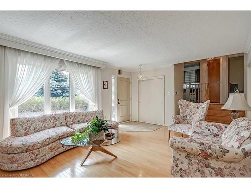 141 Woodhaven Park Drive, Oakville, ON - Indoor Photo Showing Living Room