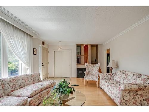 141 Woodhaven Park Drive, Oakville, ON - Indoor Photo Showing Living Room