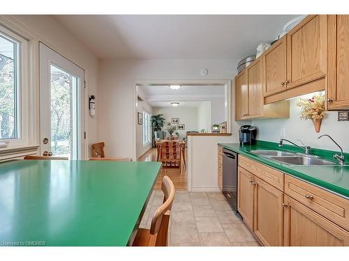 141 Woodhaven Park Drive, Oakville, ON - Indoor Photo Showing Kitchen