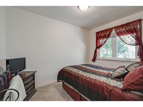 141 Woodhaven Park Drive, Oakville, ON - Indoor Photo Showing Bedroom