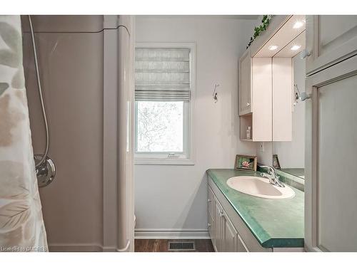 141 Woodhaven Park Drive, Oakville, ON - Indoor Photo Showing Bathroom