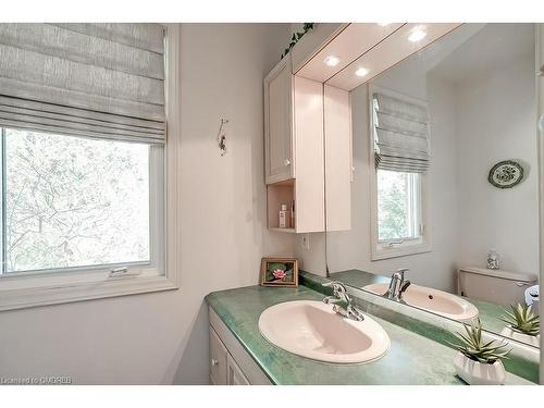 141 Woodhaven Park Drive, Oakville, ON - Indoor Photo Showing Bathroom