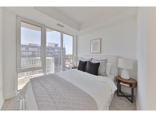 912-220 Missinnihe Way, Mississauga, ON - Indoor Photo Showing Bedroom