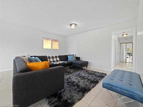 920 Apple Gate Court, Mississauga, ON - Indoor Photo Showing Living Room