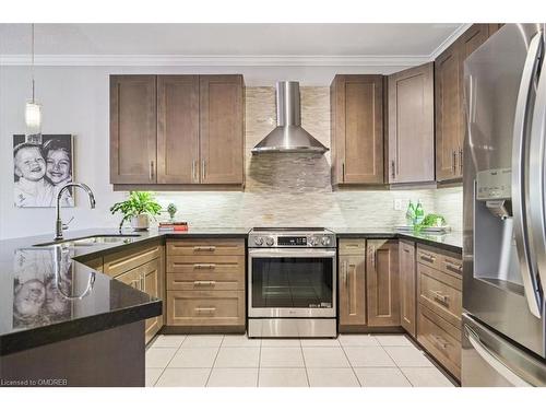 2324 Wuthering Heights Way, Oakville, ON - Indoor Photo Showing Kitchen With Stainless Steel Kitchen With Upgraded Kitchen