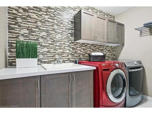 2324 Wuthering Heights Way, Oakville, ON - Indoor Photo Showing Laundry Room