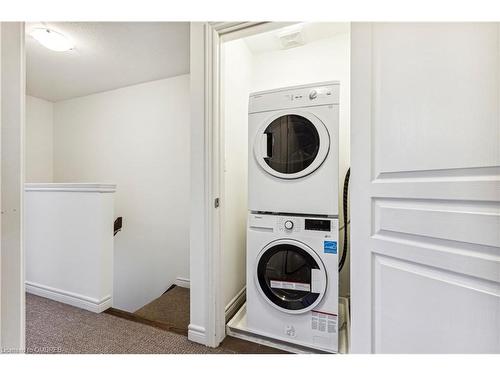 56 Robert Peel Road, Kitchener, ON - Indoor Photo Showing Laundry Room