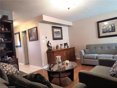 3497 Southwick Street, Mississauga, ON - Indoor Photo Showing Living Room