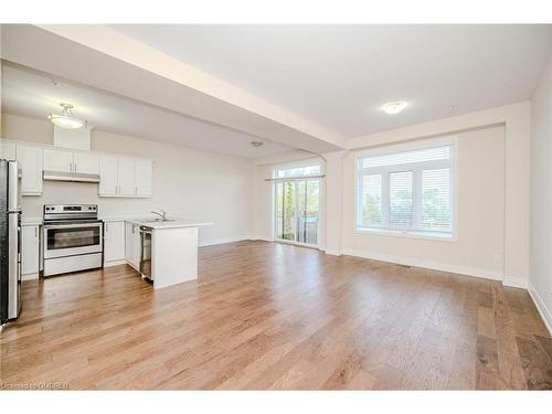 72 Manhattan Court Court, St. Catharines, ON - Indoor Photo Showing Kitchen