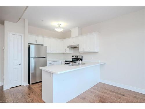 72 Manhattan Court Court, St. Catharines, ON - Indoor Photo Showing Kitchen With Double Sink