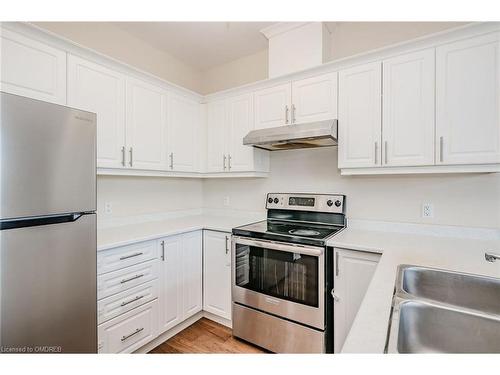 72 Manhattan Court Court, St. Catharines, ON - Indoor Photo Showing Kitchen