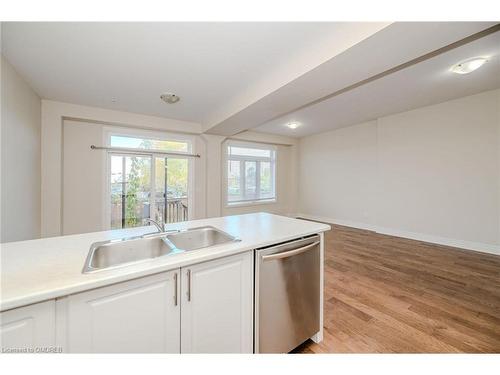 72 Manhattan Court Court, St. Catharines, ON - Indoor Photo Showing Kitchen With Double Sink