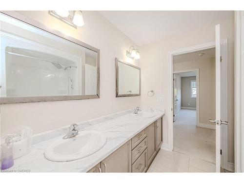 72 Manhattan Court Court, St. Catharines, ON - Indoor Photo Showing Bathroom