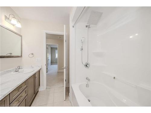 72 Manhattan Court Court, St. Catharines, ON - Indoor Photo Showing Bathroom