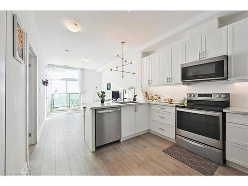 633-101 Shoreview Place, Hamilton, ON - Indoor Photo Showing Kitchen With Stainless Steel Kitchen With Upgraded Kitchen