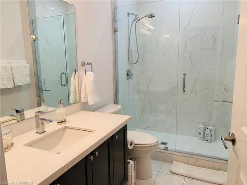 101 Shoreview Place, Hamilton, ON - Indoor Photo Showing Bathroom