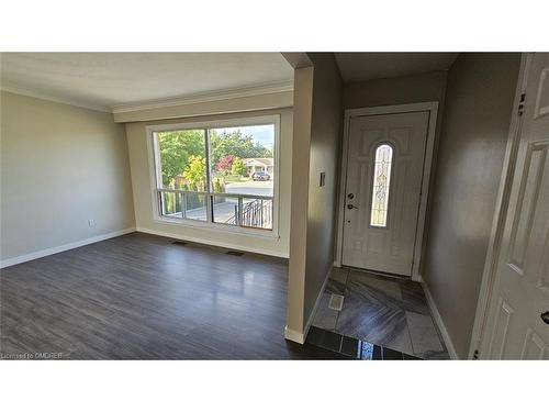 290 Morden Road, Oakville, ON - Indoor Photo Showing Living Room