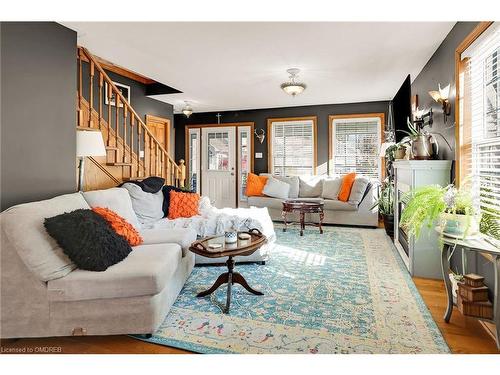 305 Cherrywood Avenue, Fort Erie, ON - Indoor Photo Showing Living Room