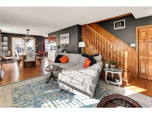 305 Cherrywood Avenue, Fort Erie, ON - Indoor Photo Showing Living Room