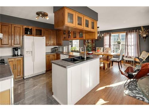 305 Cherrywood Avenue, Fort Erie, ON - Indoor Photo Showing Kitchen With Double Sink