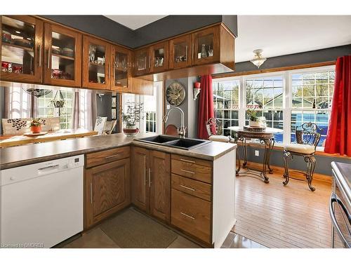 305 Cherrywood Avenue, Fort Erie, ON - Indoor Photo Showing Kitchen With Double Sink