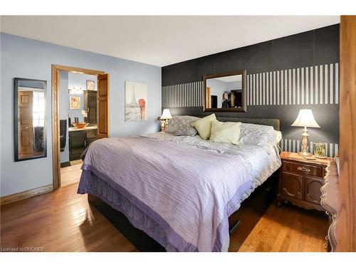 305 Cherrywood Avenue, Fort Erie, ON - Indoor Photo Showing Bedroom