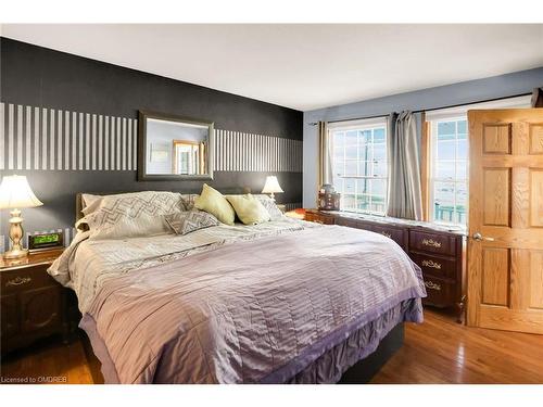 305 Cherrywood Avenue, Fort Erie, ON - Indoor Photo Showing Bedroom