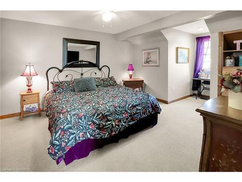 305 Cherrywood Avenue, Fort Erie, ON - Indoor Photo Showing Bedroom