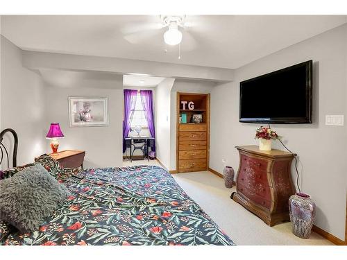 305 Cherrywood Avenue, Fort Erie, ON - Indoor Photo Showing Bedroom