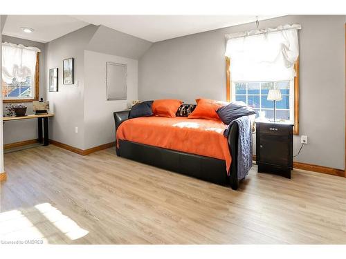 305 Cherrywood Avenue, Fort Erie, ON - Indoor Photo Showing Bedroom