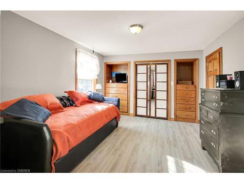 305 Cherrywood Avenue, Fort Erie, ON - Indoor Photo Showing Bedroom