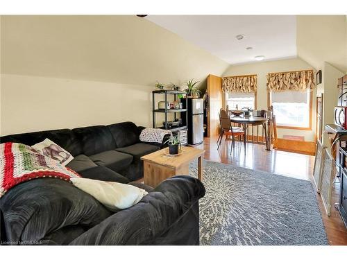 305 Cherrywood Avenue, Fort Erie, ON - Indoor Photo Showing Living Room