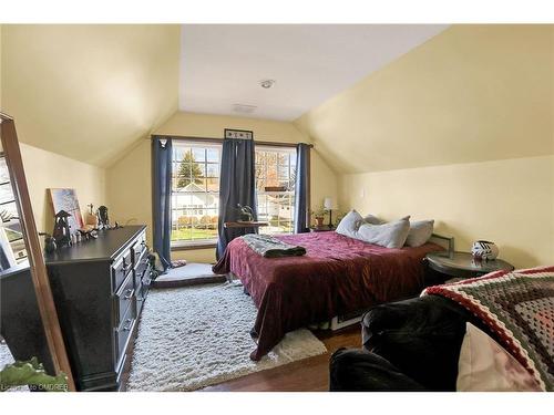 305 Cherrywood Avenue, Fort Erie, ON - Indoor Photo Showing Bedroom