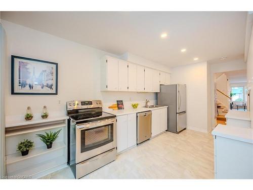 1169 Potters Wheel Crescent, Oakville, ON - Indoor Photo Showing Kitchen